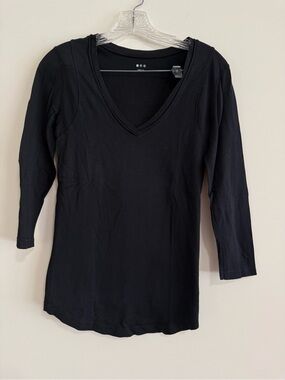 Three Dots Black V-Neck 3/4 Sleeve Tee. Size S. Excellent Condition.